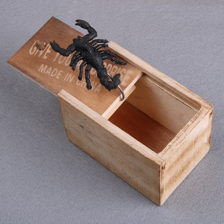 Flag Village Prank Spider Wooden Scare Box Trick Play Joke Lifelike Surprise April Fools' Day Funny Novelty Toys Gags Practical Gifts