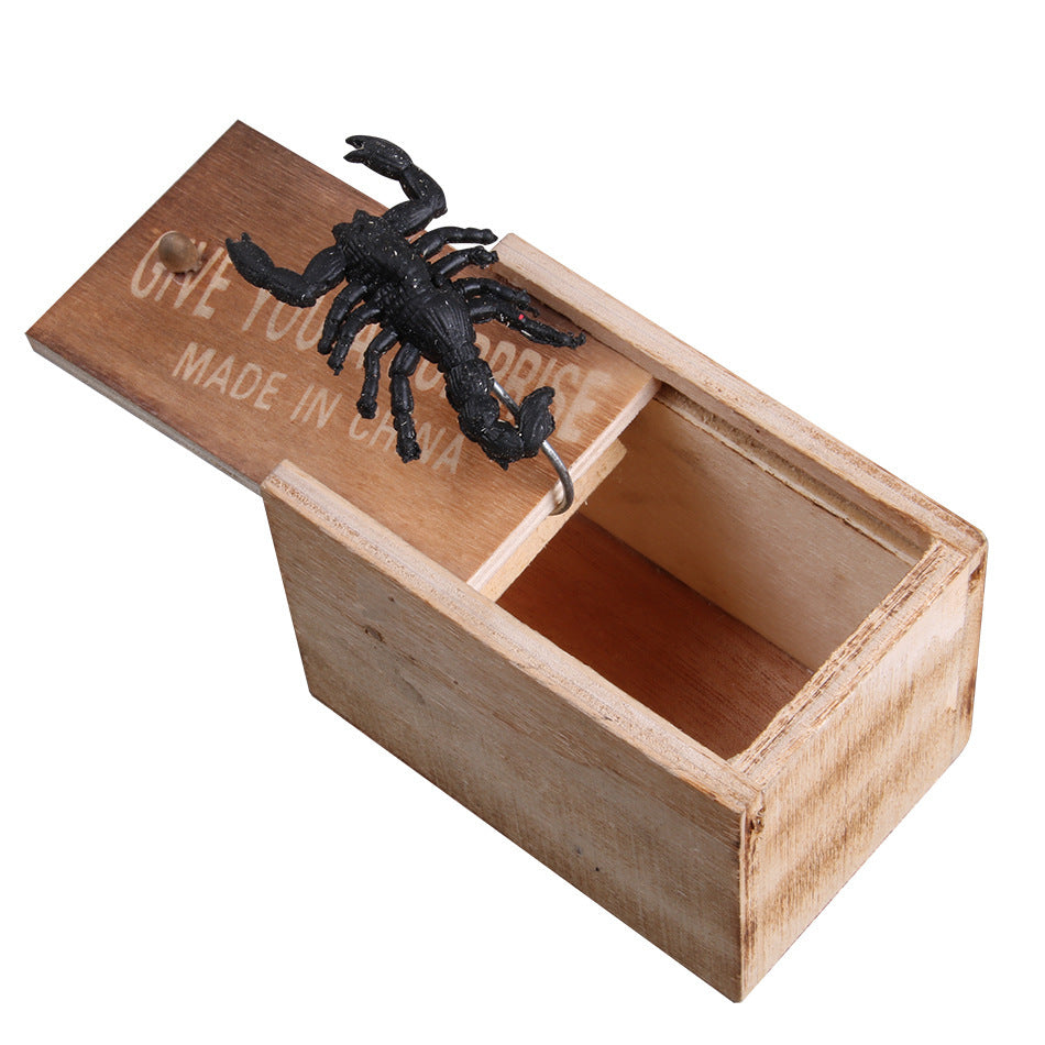 Flag Village Prank Spider Wooden Scare Box Trick Play Joke Lifelike Surprise April Fools' Day Funny Novelty Toys Gags Practical Gifts