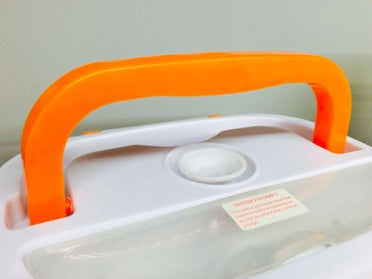 Flag Village Electric lunch box food grade plastic 110v 220v plug in lunch box household appliances gift