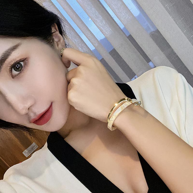 Flag Village Metal White Shellfish Plate Bracelet For Women Opening Adjustable 2 Layers Design Llight Luxury Female Fashion Jewelry Gifts